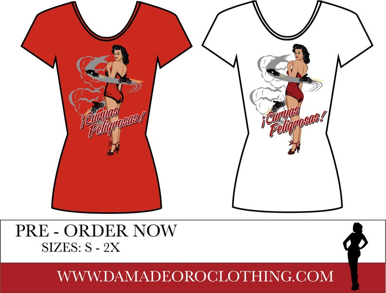 K&ouml;nnte beinhalten: Rote und wei&szlig;e T-Shirts mit einem Pin-up-Girl-Design. Das Design zeigt eine Frau in einem roten Kleid mit einem Auto und dem Text "&iexcl;Curvas Peligrosas!"
