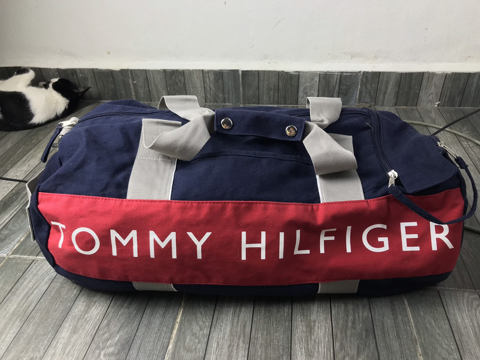 vintage tommy hilfiger duffle bag