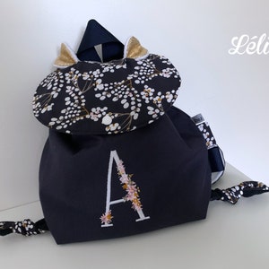 Sac à dos personnalisé pour enfant et bébé avec initiale fleurie, sac maternelle personnalisable, idée cadeau naissance, anniversaire enfant