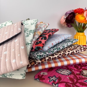 Pochette de sac matelassée pour femme à personnaliser, étui matelassé brodé cadeau pour elle, pour faire plaisir et dire merci avec le coeur