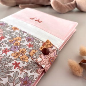 Funda de libro de registro de salud personalizada, accesorio para bebé para lista de nacimientos, regalo de maternidad, funda de cuaderno, nombre del niño bordado