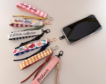 Personalized embroidered phone strap, smartphone bracelet with name or message, customizable phone accessory and jewelry