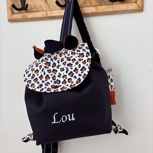 Sac à dos personnalisé pour enfant, sac avec prénom brodé, sac maternelle, sac crèche, cadeau bébé, motif léopard, idée anniversaire enfant
