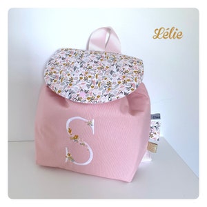 Sac à dos personnalisé pour enfant avec initiale fleurie, sac enfant personnalisable avec fleurs, sac maternelle, cadeau naissance raffiné