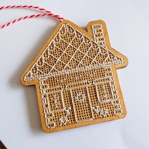 Patrón para adorno navideño de casa de pan de jengibre