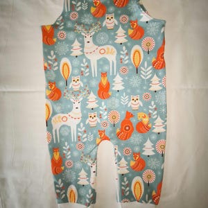 Babystrampler Gr. 62/68 mit Waldtieren Weihnachten Winter unisex