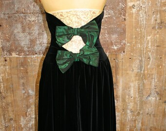 Vintage 80s Laura Ashley dress, black/ green velvet low back strapless cocktail dress size 12 UK/ 37" bust