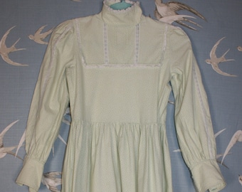 Laura Ashley Carno 1970s girls prairie dress, age 9/ 10, 72cm chest green ditsy print cotton dress, Made in Wales