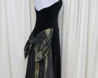 Vintage Laura Ashley 1980s ball gown/ prom dress, black velvet/ bronze taffeta, bustle/ bow back, vintage size 10, current 6/ 8. 31" bust