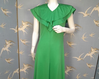 Size 10 vintage 70s green cape sleeve maxi dress,  35" bust