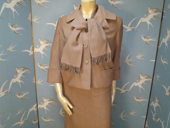 Unworn vintage 1940s ladies suit, mid century beige wiggle dress and jacket, size 12- 14 Uk/ 39" bust. See ITEM DETAILS for all measurements
