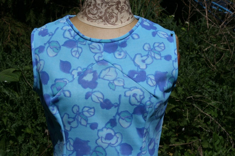 size 12 14 Devonshire Lady vintage mod gogo sleeveless dress 1970s 38 bust Blue Crimplene floral dress