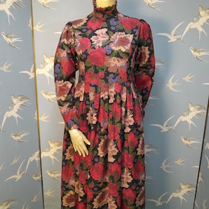 Vintage 1980s Laura Ashley dress, floral wool mix high neck Autumn/ Winter dress size 12/ 14 UK, 40" bust