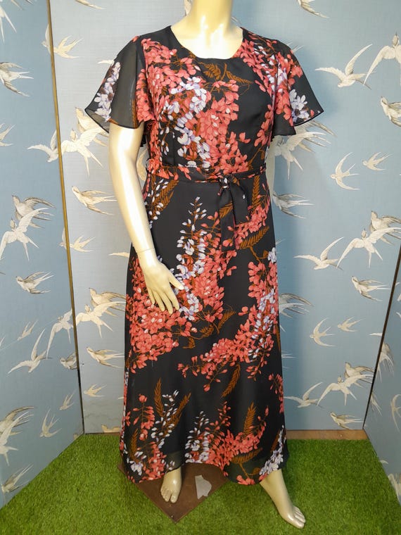 Plus size vintage 70s maxi dress, black/ red wisteria print georgette Trevira angel sleeve dress, size 14/ 16 UK, 42" bust