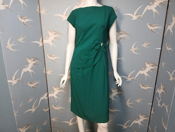 Vintage 1950s green crepe cocktail dress, size 12/ 14 Uk, Vicky Johnson London. See ITEM DETAILS for all measurements Vintage 1950s green crepe cocktail dress, size 12/ 14 Uk, Vicky Johnson London. See ITEM DETAILS for all measurements