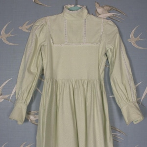 Laura Ashley Carno 1970s girls prairie dress, age 9/ 10, 72cm chest green ditsy print cotton dress, Made in Wales