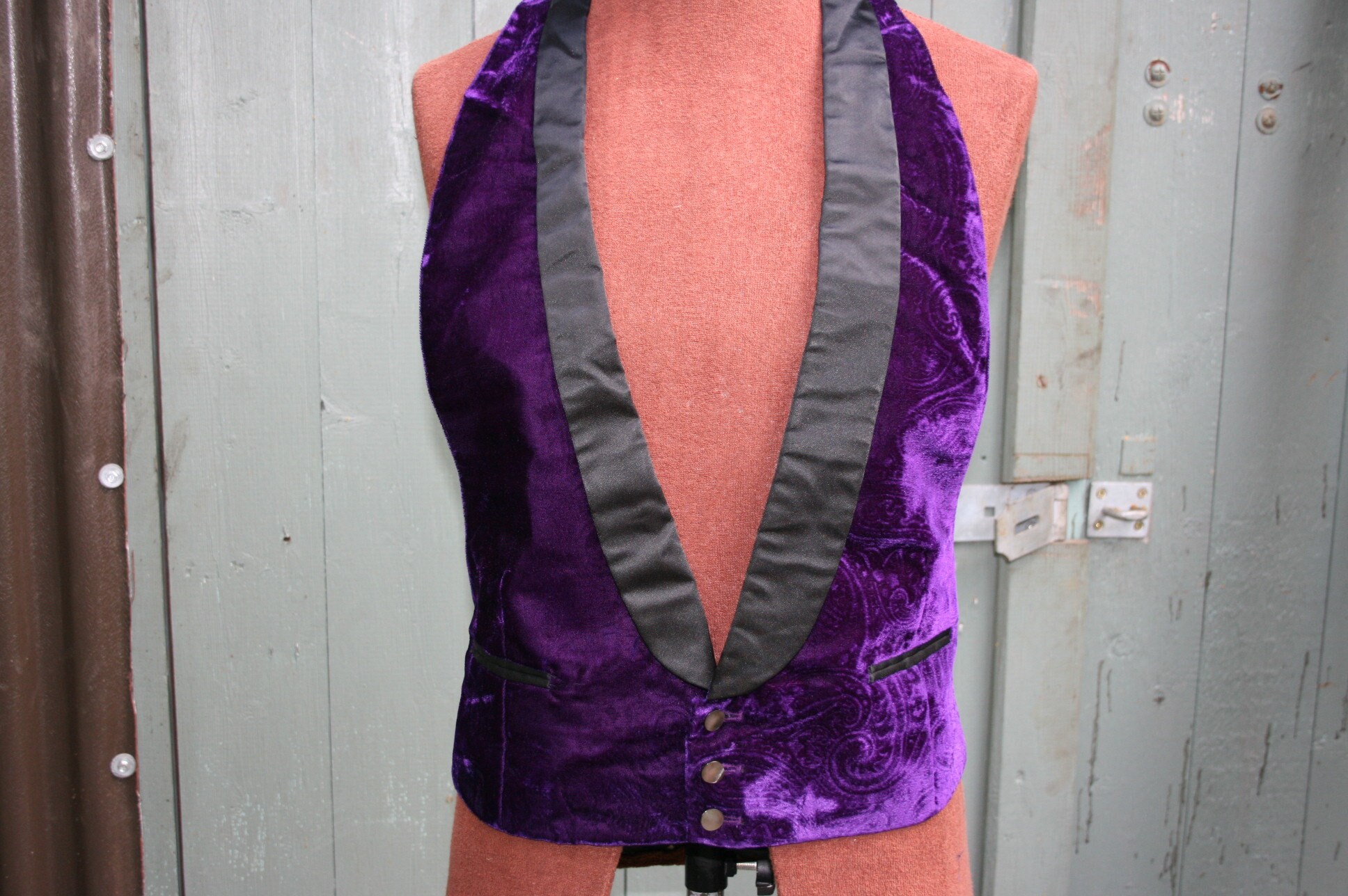 Image of Vintage 1940S Mans Evening Waistcoat, Akco Tailored Size 44 L Purple Velvet Half Black Satin Collar