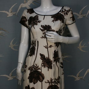 Size 10 1950s wiggle dress, brown & white floral knee length vintage dress, 36&quot; bust