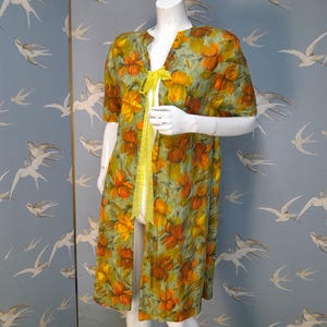 Vintage 1950s cotton housecoat, orange/ yellow floral robe/ dressing gown size M/ 14 UK/ 42&quot; bust