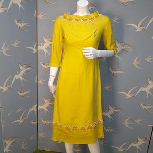 Vintage 1950s yellow shift dress, Carlye knee length dress size 10 UK/ 36&quot; bust