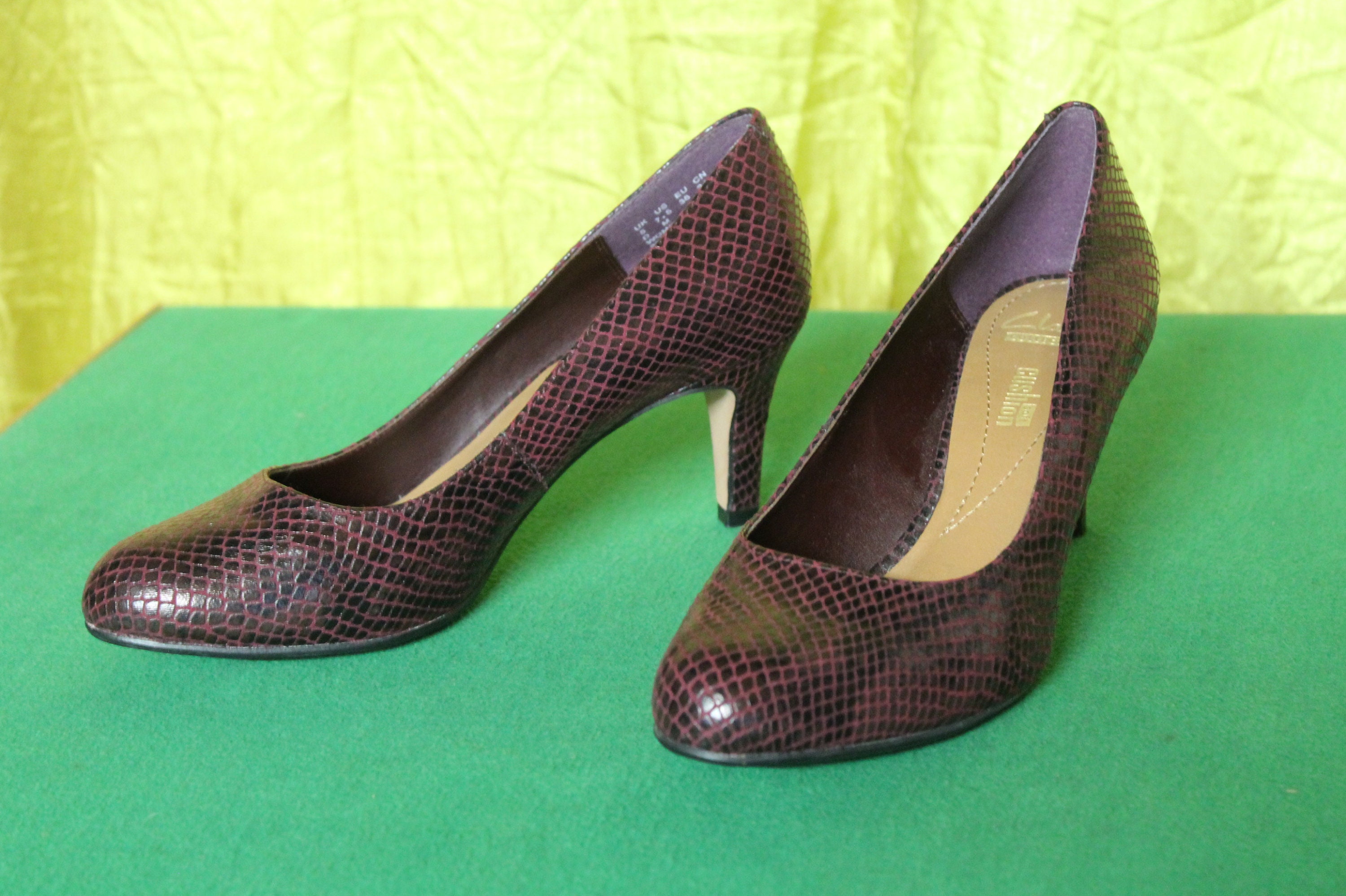 Serrado seguramente junio Vintage Clarks Shoes 1960s Court Shoes Dark Red/ Maroon - Etsy Singapore