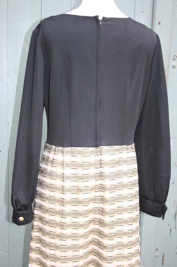 Vintage 70s maxi dress, size 14 black/ gold Easte… - image 9