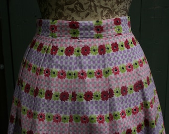 Vintage 50s daisy print bark cloth skirt, size 10 pink/ lilac rockabilly/ swing skirt