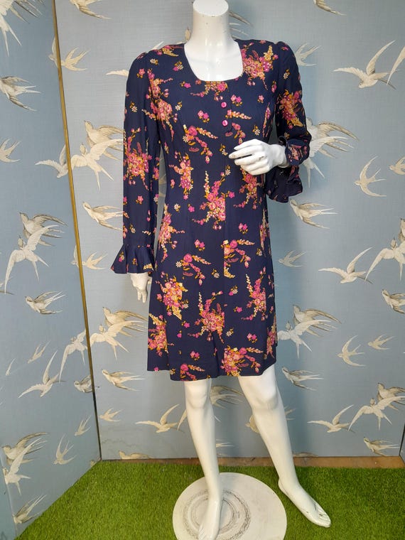 Vintage 1970s floral mini tea dress, bell sleeves, size 12 UK/ 38" bust See ITEM DETAILS for all measurements Vintage 1970s floral mini tea dress, bell sleeves, size 12 UK/ 38" bust See ITEM DETAILS for all measurements