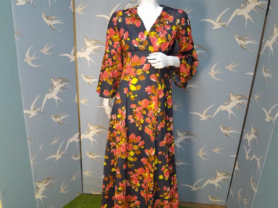 1970's long sleeve dress Long Sleeves 70s Modest Vintage Wedding Dress