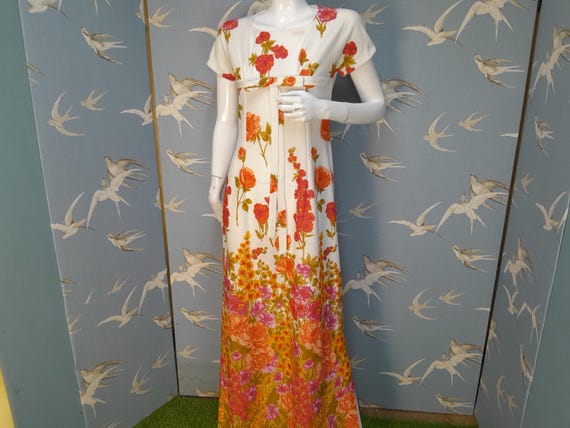 Vintage 1970s Floral Maxi Dress, Size 6 UK/ 32" Bust Pink/ Orange Lupins & Roses Print Empire Line Maxi Dress - Etsy Israel Vintage 1970s Floral Maxi Dress, Size 6 UK/ 32" Bust Pink/ Orange Lupins & Roses Print Empire Line Maxi Dress - Etsy Israel