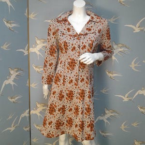 Vintage 70s orange floral tea dress, size 12 UK/ 38&quot; bust polyester shirt dress