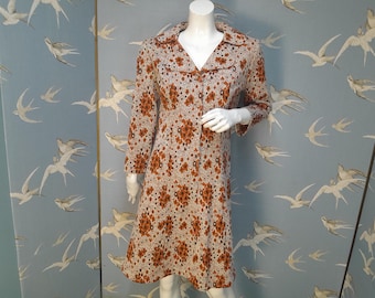 Vintage jaren 70 oranje gebloemde theejurk, maat 12 UK/ 38" buste polyester shirtjurk