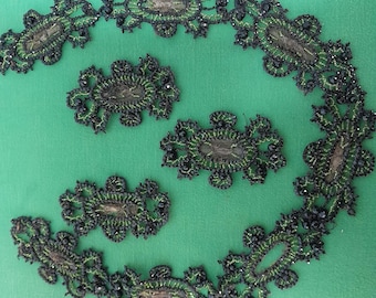 Adorno de vestido antiguo de azabache de Whitby, ribete de cuentas negras y verdes victorianas/eduardianas