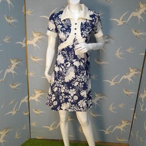 Vintage 60s/ 70s mini dress, navy/ white floral collared mod dress, size 10 UK