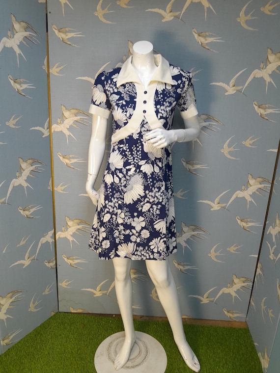 Vintage 60s/ 70s mini dress, navy/ white floral collared mod dress, size 10  UK