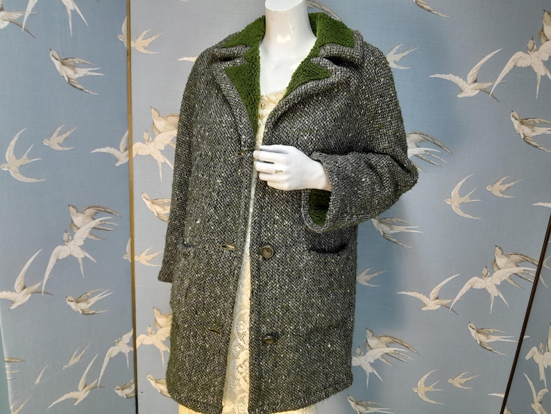 Vintage 1960s/ 70s green synthetic tweed coat, faux sheepskin lining, Valstar coat, size M/ L. See ITEM DETAILS for all measurements image 1