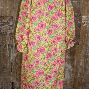 Vintage 50s housecoat, acetate/ rayon pink/ yellow floral robe, size M/L, 44 bust image 9