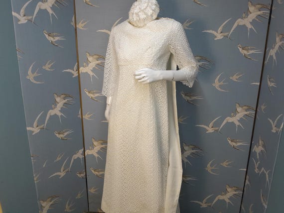 Vintage 1960s White guipure lace midi wedding dress, detachable train, pillbox hat, size 6 UK/ 34" bust. See ITEM DETAILS for measurements Vintage 1960s White guipure lace midi wedding dress, detachable train, pillbox hat, size 6 UK/ 34" bust. See ITEM DETAILS for measurements