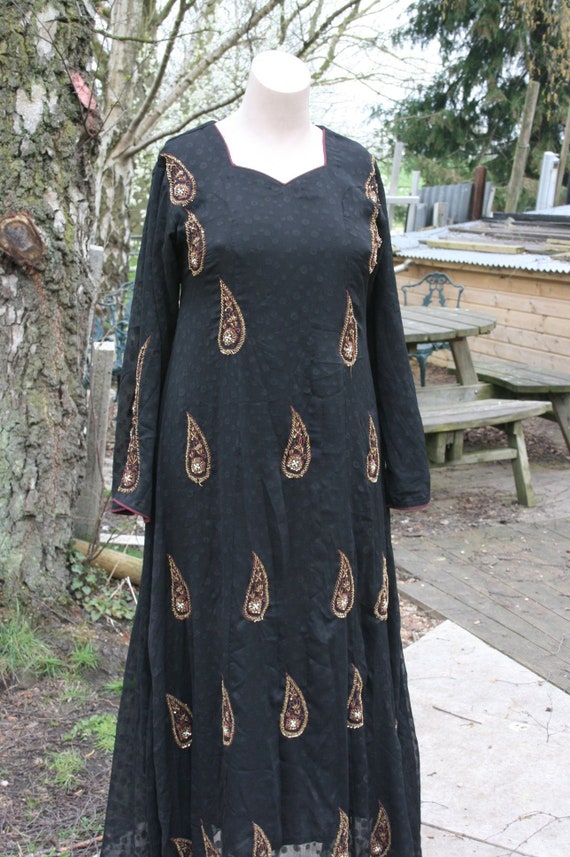 black and gold dress size 18