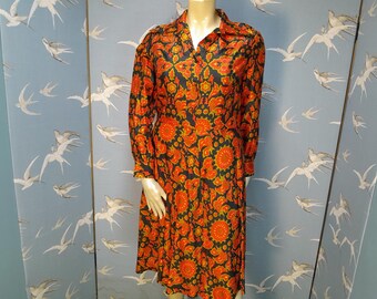 Vintage 70er orange geblümtes Seidenkleid, Daggerkragen, Größe 42 cm Büste