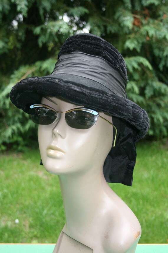 Vintage 1940s ladies top hat/ black velvet riding… - image 1