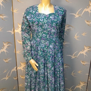 Plus size vintage 1980s blue floral needle cord midi dress, size 18- 20 UK