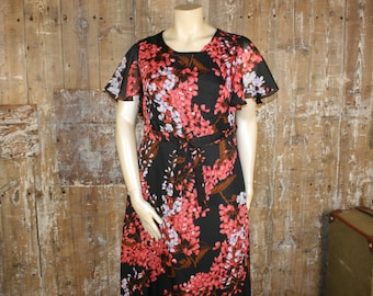 Plus size vintage 70s maxi dress, black/ red wisteria print georgette Trevira angel sleeve dress, size 14/ 16 UK, 42" bust