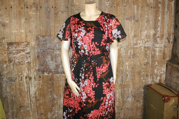 Plus size vintage 70s maxi dress, black/ red wist… - image 1