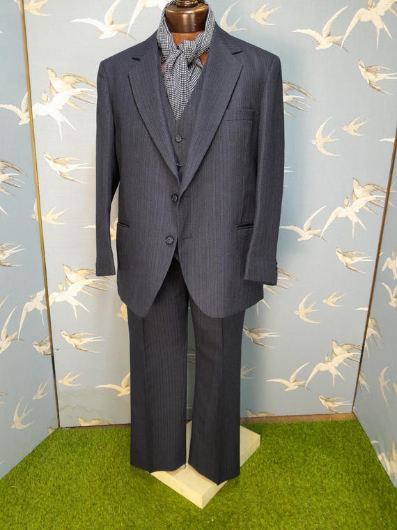 1970年代/80年代のヴィンテージ3ピーススーツ、コリアーネイビーのピン