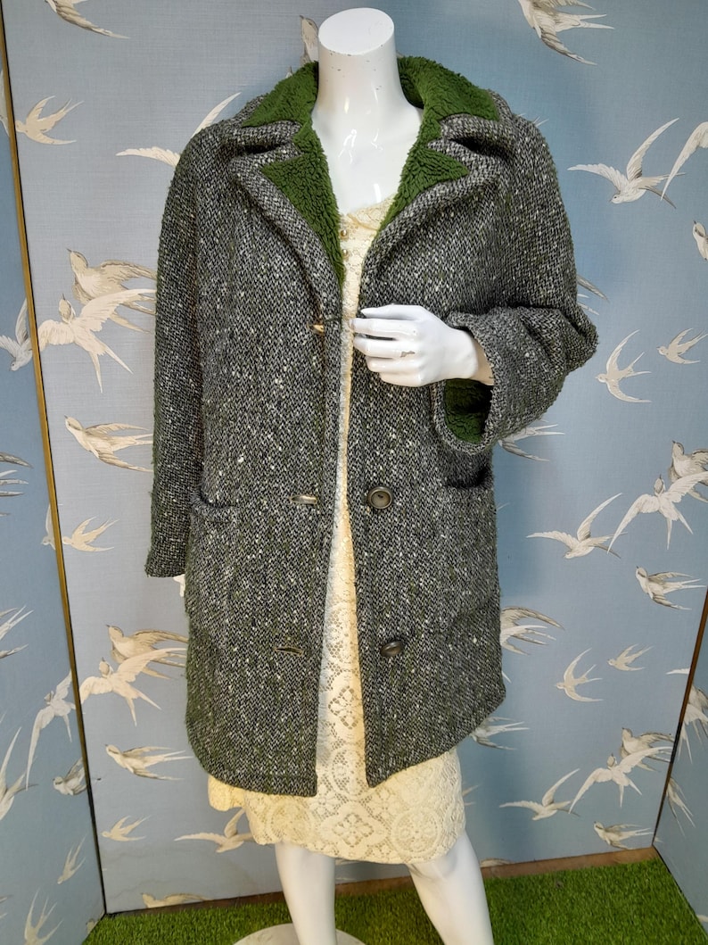 Vintage 1960s/ 70s green synthetic tweed coat, faux sheepskin lining, Valstar coat, size M/ L. See ITEM DETAILS for all measurements image 2