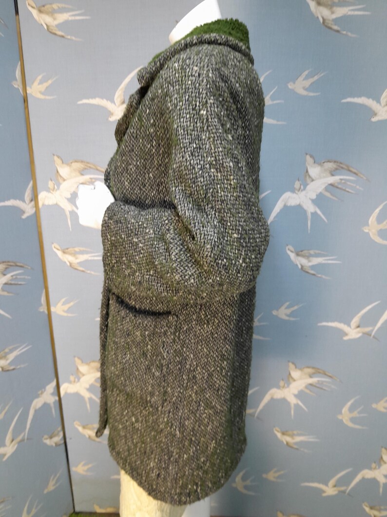 Vintage 1960s/ 70s green synthetic tweed coat, faux sheepskin lining, Valstar coat, size M/ L. See ITEM DETAILS for all measurements image 7