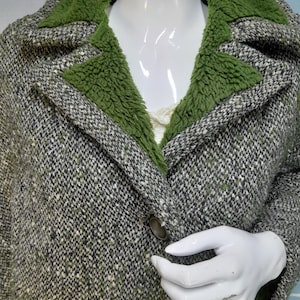 Vintage 1960s/ 70s green synthetic tweed coat, faux sheepskin lining, Valstar coat, size M/ L. See ITEM DETAILS for all measurements image 5