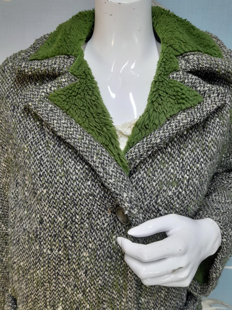 Vintage 1960s/ 70s green synthetic tweed coat, faux sheepskin lining, Valstar coat, size M/ L. See ITEM DETAILS for all measurements image 5