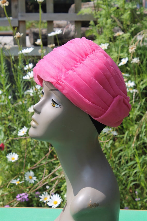 Vintage 1950s candy pink hat